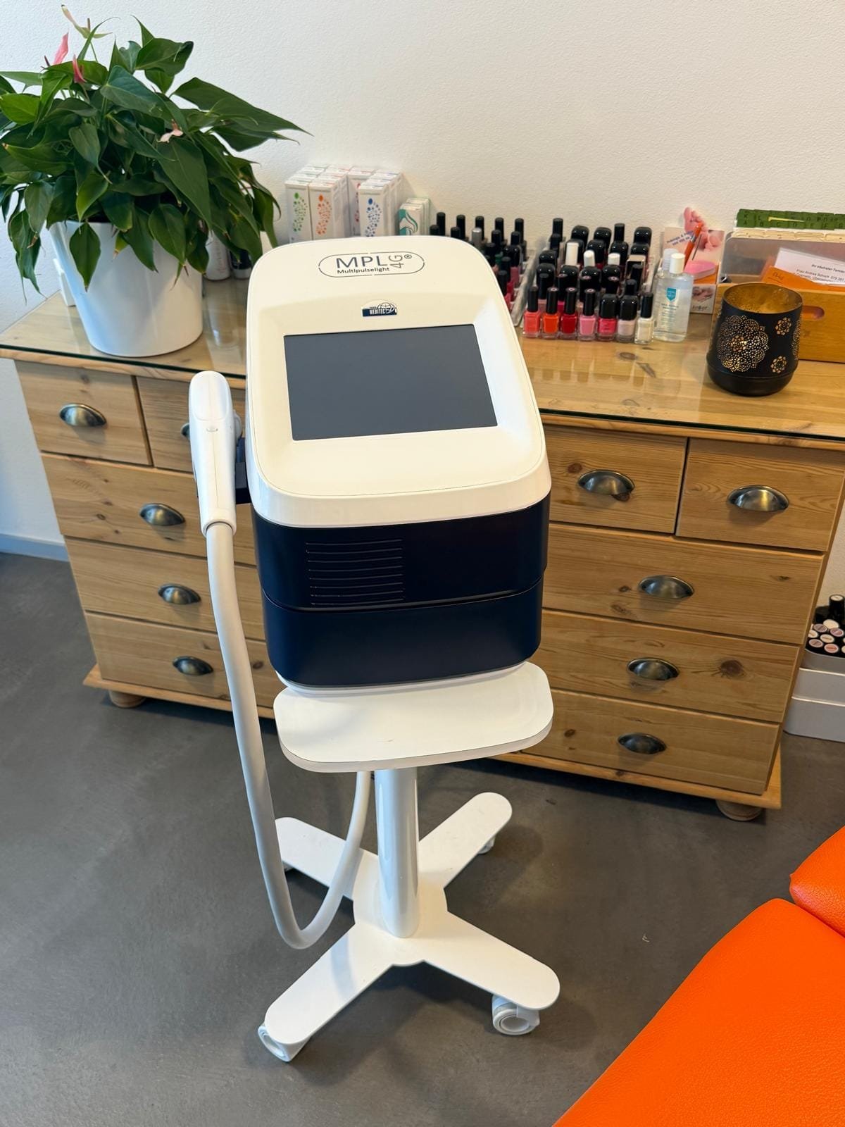 MPL4-Gerät Multipulselight 4G in der Praxis von Schoch Cosmetic